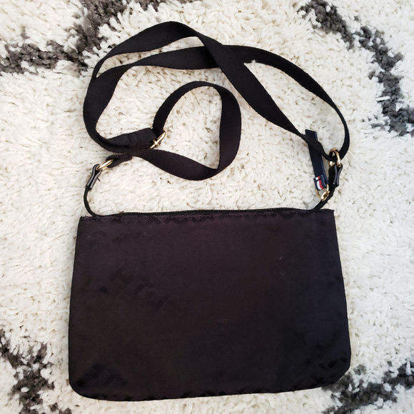 Classic Tommy Hilfiger Black Crossbody with Signature TH Emblem - Picture 3 of 8